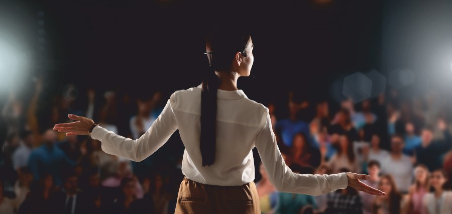 Read more about the article Ab Fab Star Helen Lederer to Inspire at Kendal Networking Event