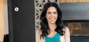 Read more about the article Karen Aranki: Leading with Humanity at the Helm of Organizational Transformation